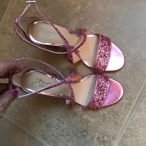 NIB. Jewel Badgley Mischka pink. Size 6
